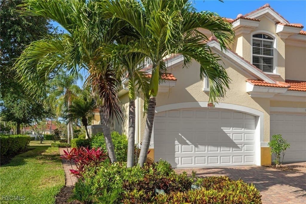 5920 Tarpon Gardens Cir Apt 201